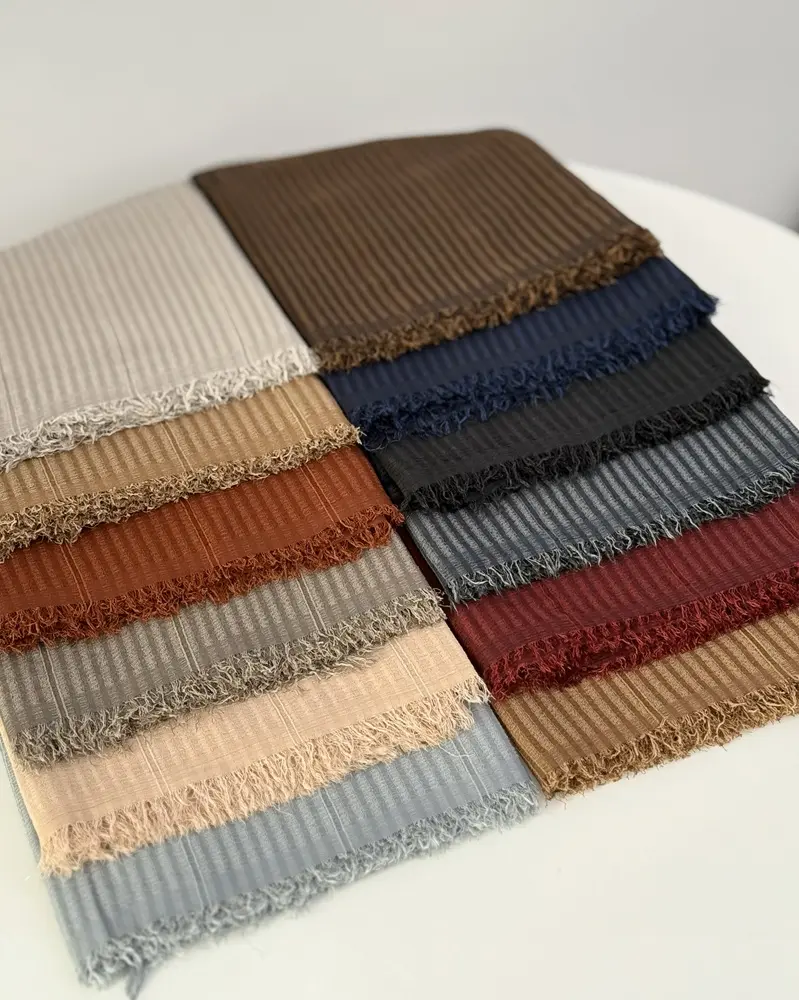 شال نخی راه راه دور ریش